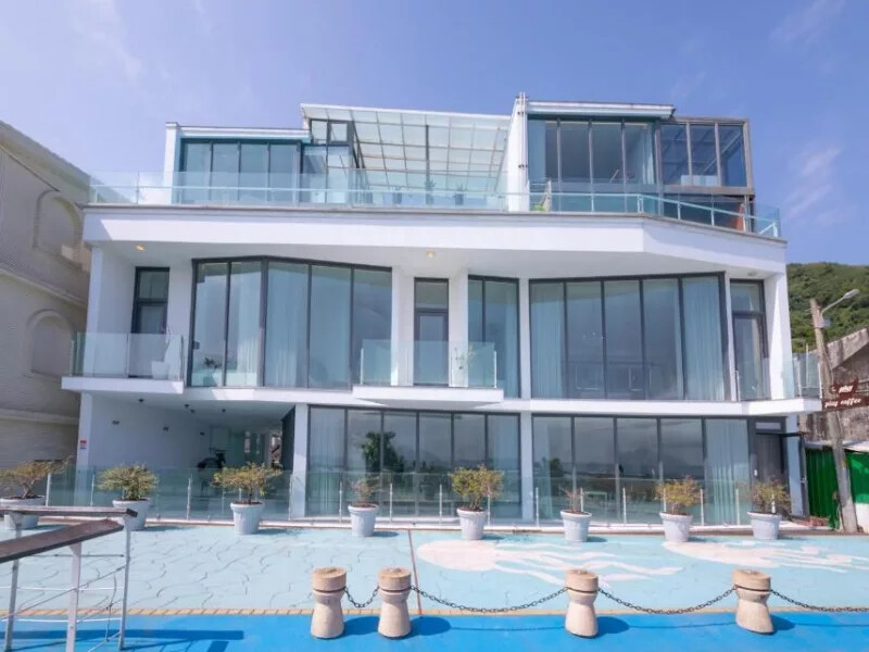 PLAY HOTEL》芹仁的輕奢華海景民宿，房間賞一覽無遺的大海，龜山島、泳池、下午茶、餐廳美食 頭城外澳民宿