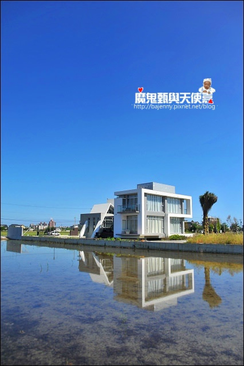 《宜蘭羅東五結冬山民宿景點》羅東茶宴．現代時尚的冬山T2會館~整個民宿都是允嘉兄妹的餵魚池(文末有住宿券抽獎活動)