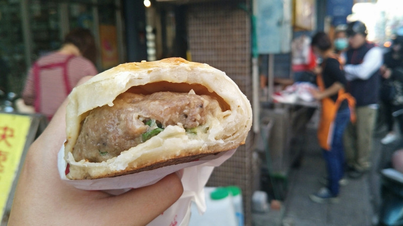 員林小吃_好胃口胡椒餅│彰化美食推薦！人氣激推銅板小吃~超多蔥與肉，超滿足！ - 愛伊特candy的分享樂園