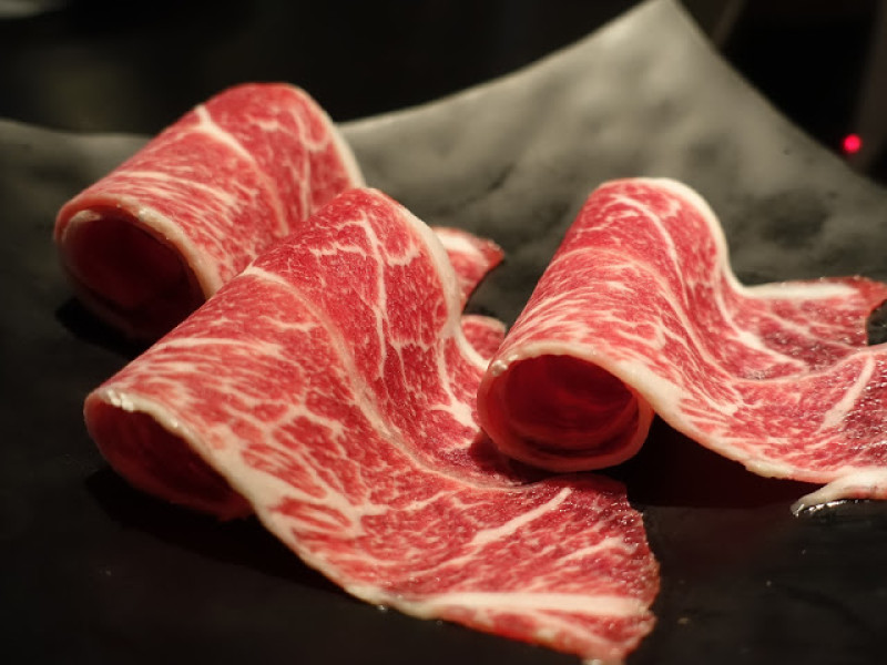 [食記]辛殿麻辣鍋。行家必點--無骨牛小排! 儘早預約才吃得到! (ATT4FUN信義店)