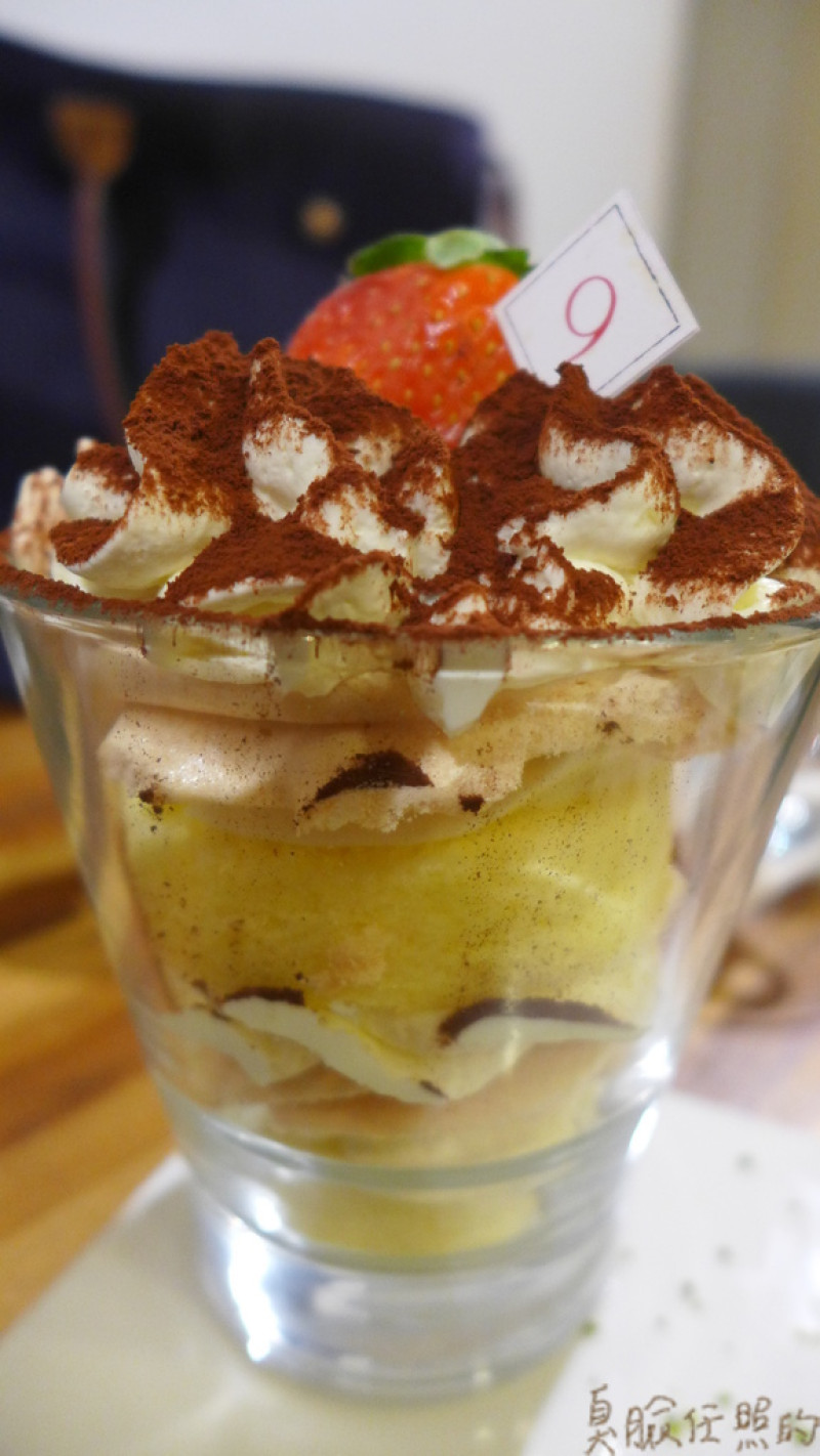 東區‧September bakery Café 九月咖啡(口感獨特的霜餅，舒芙蕾)