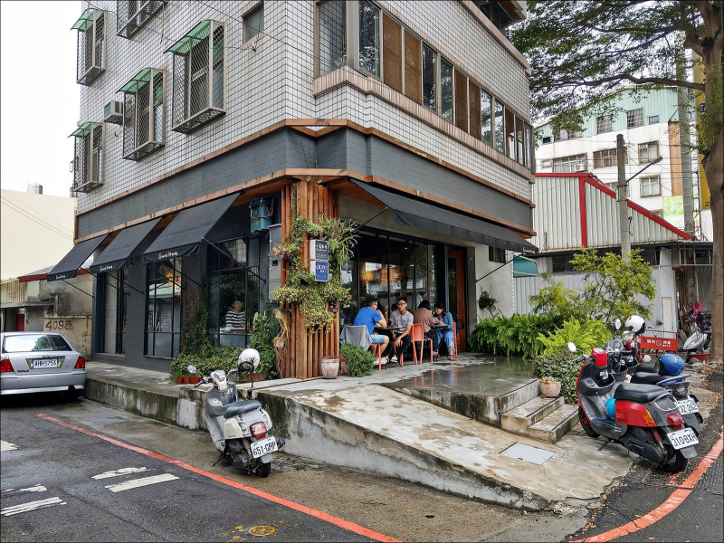 [台中] 小葛廚房 台中水湳四平路衛道中學附近早午餐推薦 漢堡帕尼尼都好吃