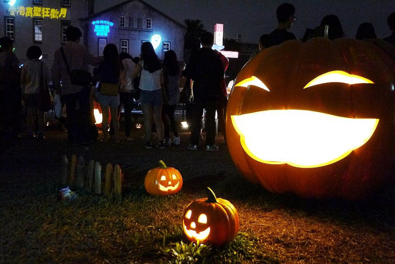 【台北】中正 華山文創園區‧香港萬聖狂歡月超可愛南瓜燈(展期9/27-10/12) 偷渡小確幸紅茶牛奶、周邊美食、好拍國外場景♥♥♥