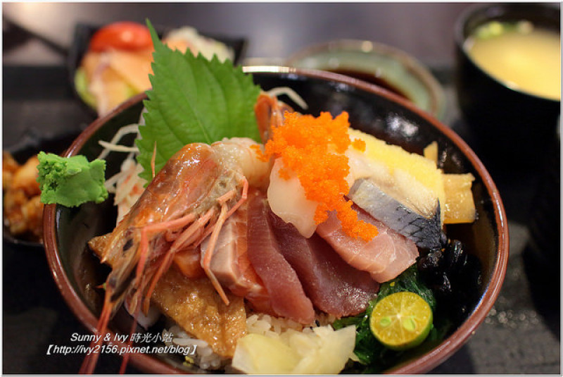 【新北板橋】八坂丼屋（板橋遠百店）。丼飯選擇多，要生食、熟食任君搭配