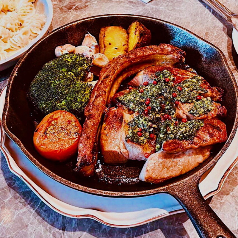 [台北西式]中山區劍南站「驢子餐廳 春大直店」超狂超巨無敵霸氣的戰斧豬排/各式意料都調味得宜/氣氛好空間溫馨聚餐/慶祝好選擇披薩義大利麵都好好味附菜單