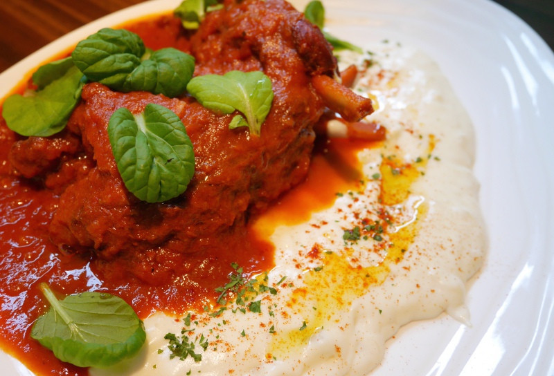 【台北大安美食】不小心走到了義大利－方糖咖啡館/國父紀念館早午餐/下午茶/義式餐廳/希臘沙拉/烤豬膝/牛肝菌/布雪塔/桂花烏龍茶/費達起司/帕瑪森起司