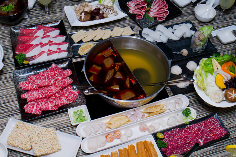 【食記 • 台北】麻神麻辣火鍋 • 捷運南京三民站 │  用刀叉品嘗的招牌果凍鴨血，多種高等級肉類搭配不同吃法，讓你回味無窮！