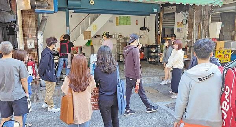 【三重美食】三重蛋餅大王｜排隊要等半小時以上的爆人氣蛋餅店