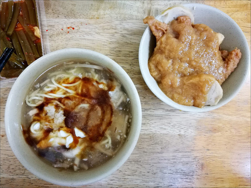 [台中] 台北甜不辣花枝肉羹 第五市場週邊美食 吃完還可以逛文學館動漫巷