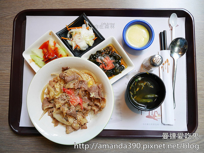 【台中食記】 西區 自在森林咖啡館 ● 大空間舒適複合式餐飲 ● 窩著聊天打屁好去處！❤❤