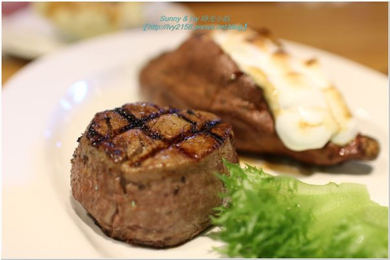 【台北信義食記】Texas Roadhouse 德州鮮切牛排。就要像德州人豪氣吃