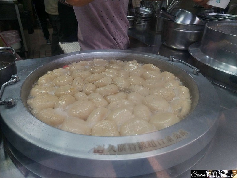 台北小吃|華西街夜市55年老店北港甜湯，燒麻糬、米糕粥、芋頭湯，每一款都好好吃  龍山寺捷運站美食
