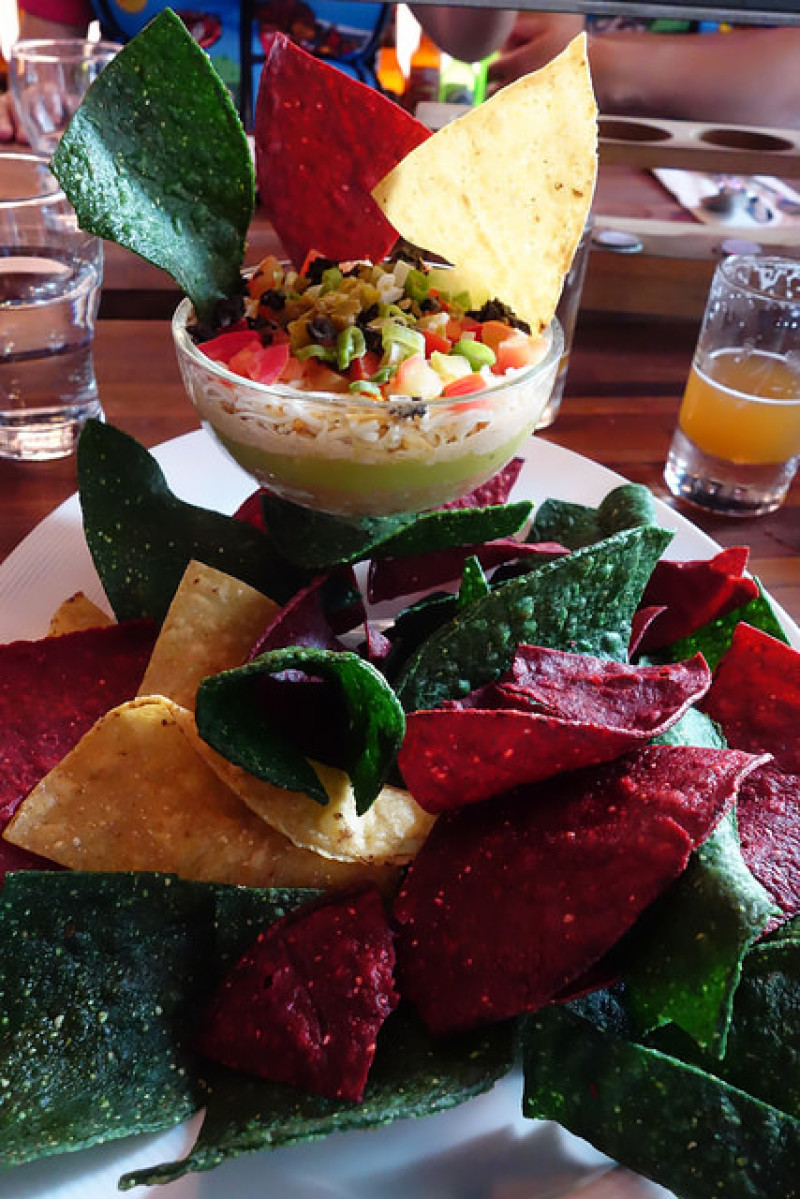 
【台北，東區】來自南加州的道地美式美食與提供多樣生啤酒的 Corner Office(轉角辦公室)
