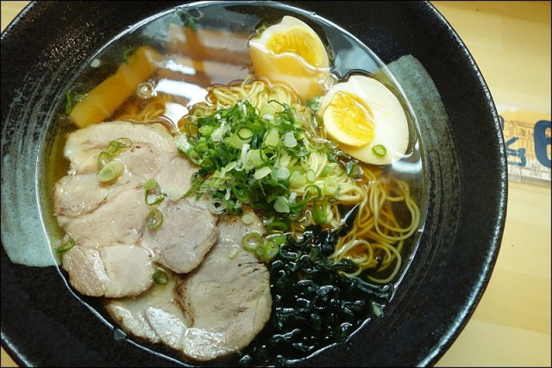 《宜蘭排隊美食》 柴火熬煮限量高湯的屋台拉麵~從冬山搬到宜蘭東門夜市附近．7/8今日重新開幕試賣！