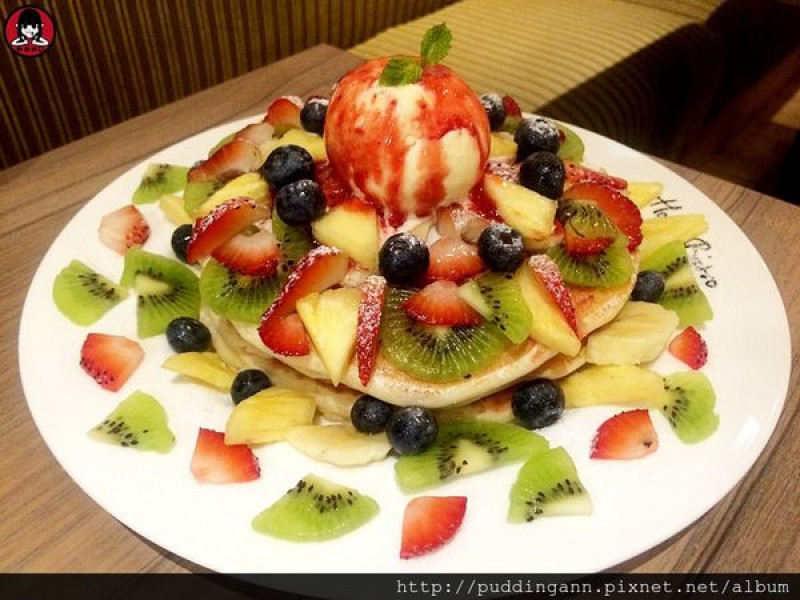 [口碑]台北內湖西湖站 House Bistro 好適廚坊 令人驚艷好喝奶昔 三層疊疊水果鬆餅誠意滿載呀