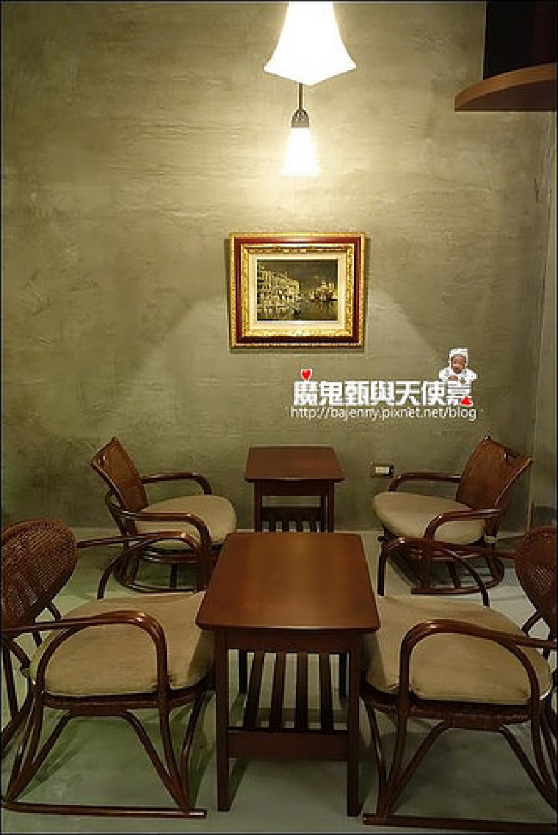 《宜蘭民宿景點美食》宜蘭頸鹿先生咖啡館~低調有質感．咖啡好喝甜點好吃．女中路上新開店