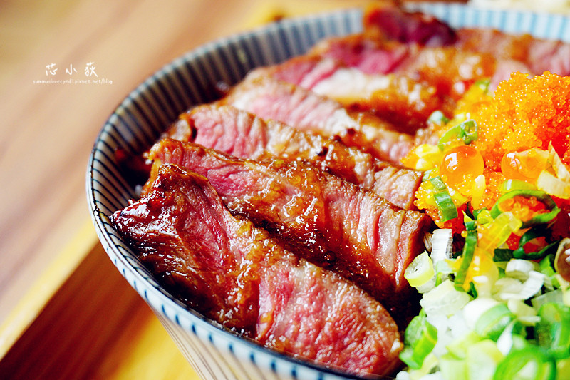 滿 燒肉丼食堂 台中青海店。2017春夏新菜單，190元起的野菜丼飯，除了滿滿燒肉外現在也可以吃的營養均衡，燒肉清爽好滋味!