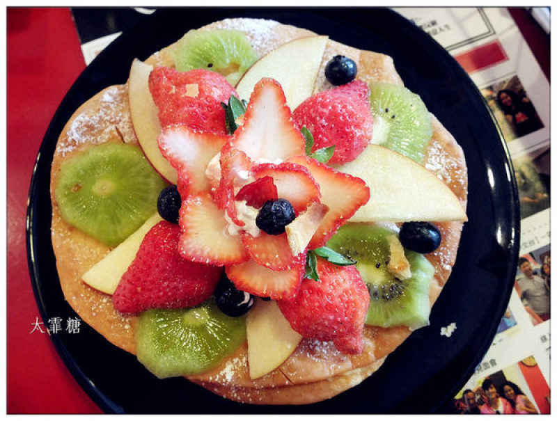 【台北】捷運台電大樓站。師大商圈美食。創意料理。冰品「Aqua Kiss水吻3 (師大店)」華麗澎派高人氣的披薩千層塔&招牌花生冰沙