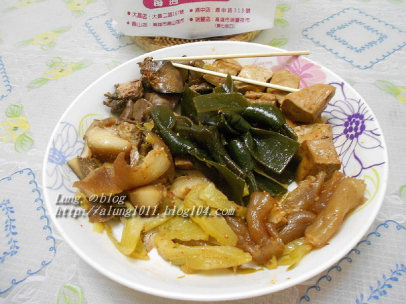 期待再相會~    鼎山夜市2.櫥窗滷味