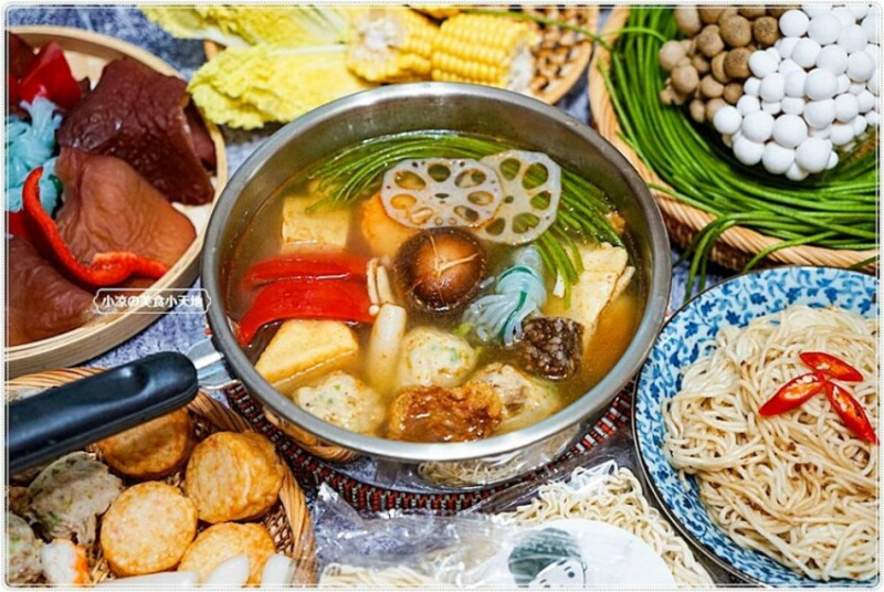 饗蔬職人║台中人氣蔬食滷味推出純素湯底，六種湯底彷彿玩一趟異國美食之旅，任你挑！！！