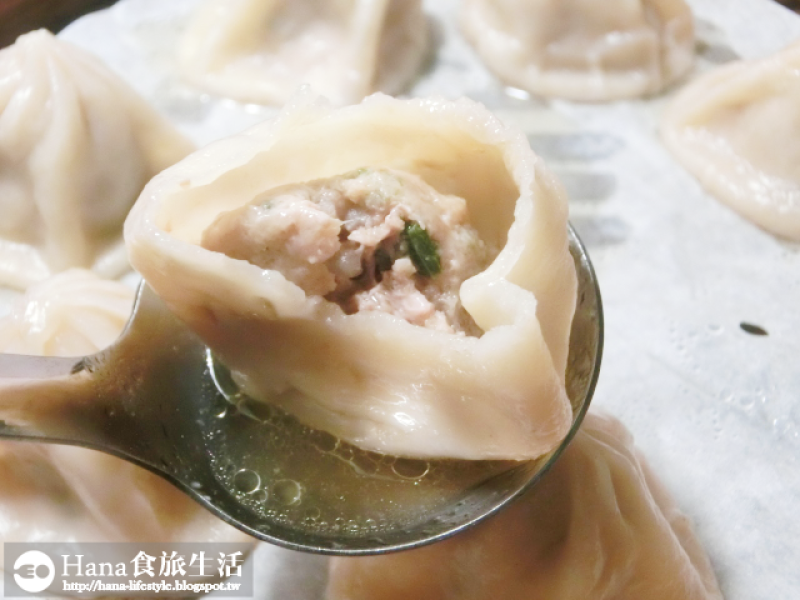 
盛頂泰 黃金比例頂極湯包 | 網購美食 皮薄Q彈 鮮嫩豬後腿肉內餡 豐富湯汁散發甘甜味 蒸九分鐘即可上桌
