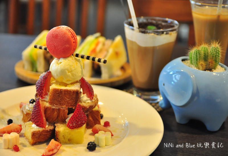 【台南美食】日光咖啡，孔廟商圈附近咖啡、蜜糖吐司，wifi、有插座、不限時、免服務費