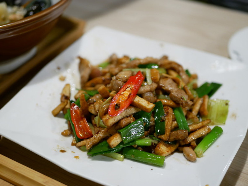 (胖樺食記)捷運中山站推薦客家餐廳「六堆伙房 中山南西店」/招牌絲瓜鹹蛋麵線客家小炒擂茶/台北人氣高CP值餐廳