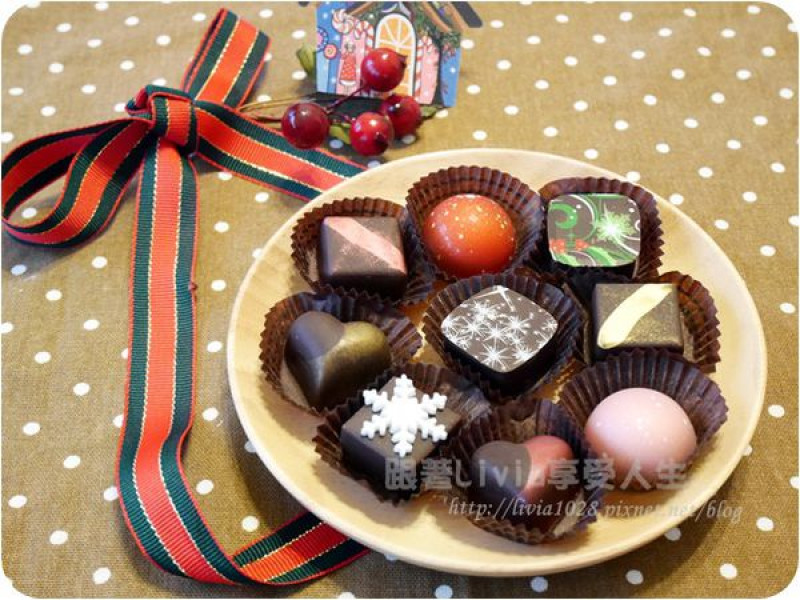 美食。甜點│ 南投清境 伴手禮 Nina妮娜巧克力工坊 耶誕節限定版巧克力禮盒  ❤跟著Livia享受人生❤