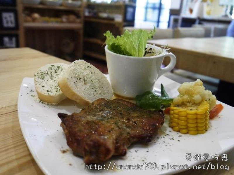 【高雄食記】大社區 貓廚 喵~ 喵~ 喵~ ● 義大樂園外用餐好所在(非寵物餐廳) ❤❤