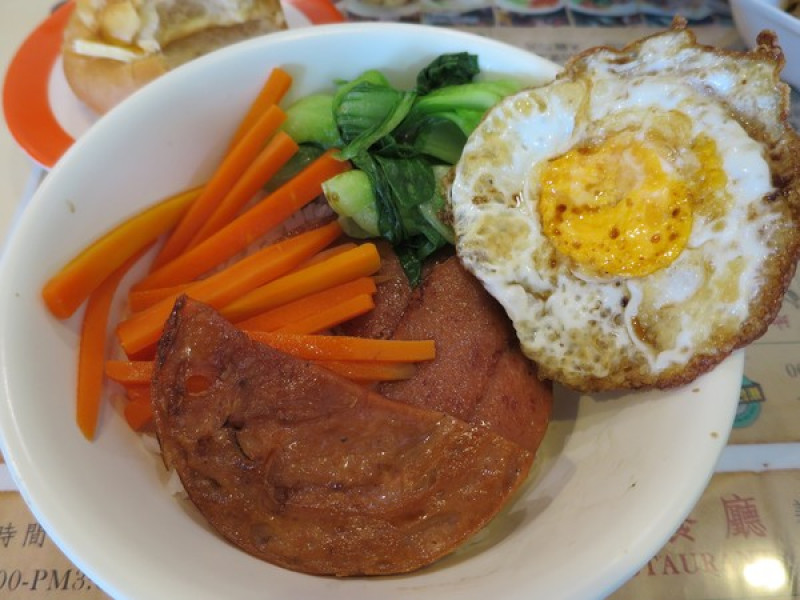 崔記茶餐廳...  曄!!!  咁多料～              