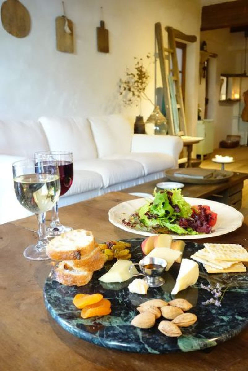 香色 - 捷運中正紀念堂站