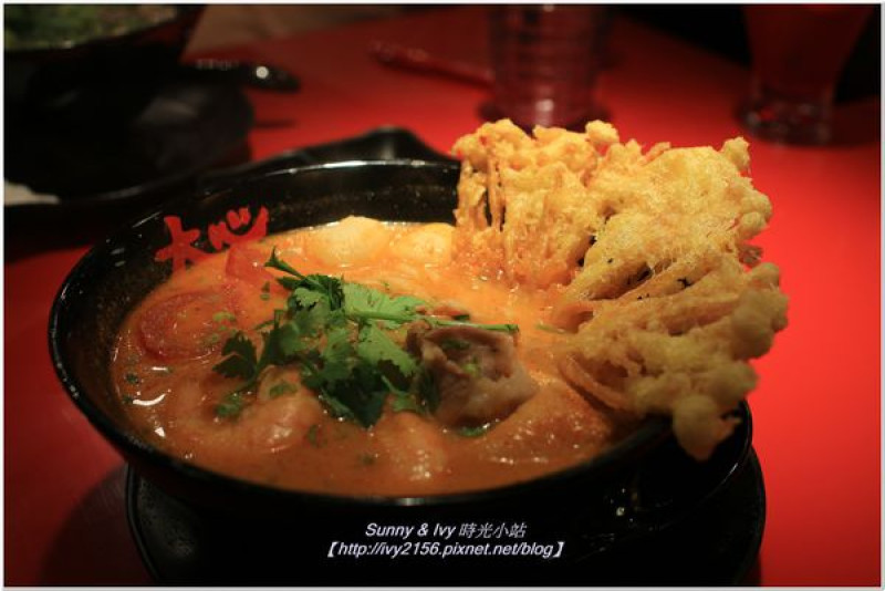 【台北中正食記】大心新泰式麵食（台北微風車站店）。酸甜的湯麵，真的很開胃