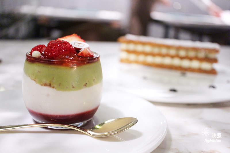 [ 仁愛圓環美食 ] 淺藍 × Yu Chocolatier 畬室 法式巧克力甜點創作～現點現做每日限量香草千層派、期間限定紅芯綠蕊