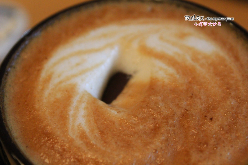 【台北美食】隱身大安區巷弄的relax-the espresso place，飄逸著咖啡香。
