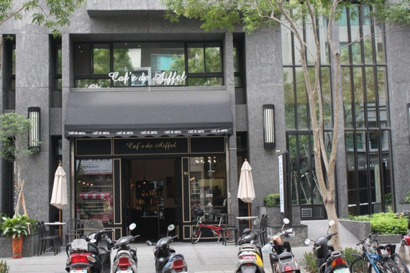 和朋友或是到附近遊玩可以來Cafe De Aiffel 艾爾咖啡館走走
