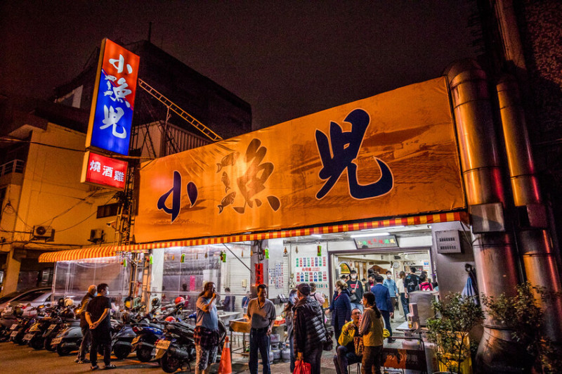 台中市西區小漁兒燒酒雞店｜天氣越冷生意越火爆！在地燒酒雞排隊名店