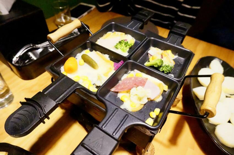 Le Puzzle Crêperie & Bar 法式薄餅小酒館｜用烤的起司鍋吃過嗎？藍紋起司淡菜鍋也是人氣必點