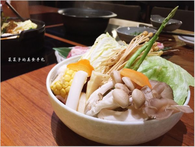 [台北南港區]乾杯黑毛屋南港中信店|CAB美國牛肉涮涮鍋、雲林產黑羽土雞腿肉水炊鍋|中信店限定午餐定食