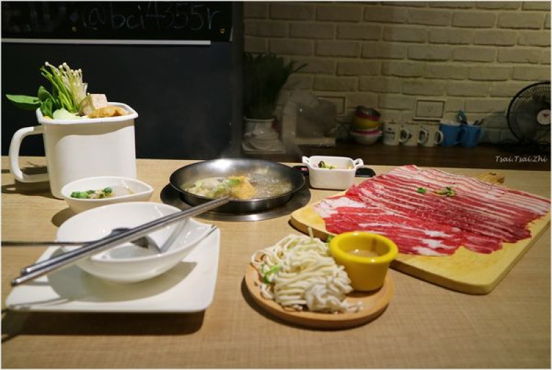 [台北大同區]OWN HOT POT 旺客鍋坊|輕工業風混鄉村高質感裝潢小火鍋|(近台北車站、捷運中山站、京站)
