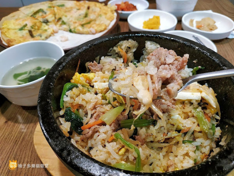 金花子韓式料理 김화자 한식당：平價好吃的石鍋拌飯、海鮮煎餅｜新北市餐廳 韓國料理 捷運永安市場站
