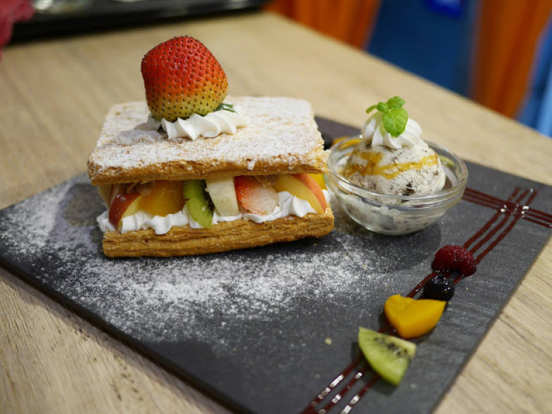 
廣三SOGO百貨巷弄美食│隱藏在SOGO旁的Lazy Sun Cafe(愛心合作)
