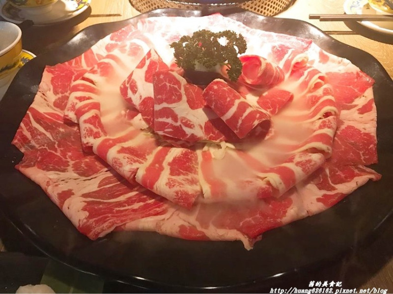 【台北大安區】東區火鍋『問鼎麻辣鍋.養生鍋-忠孝店』免費指甲彩繪/零重力舒壓按摩椅/16種Häagen Dazs冰淇淋無限享用/捷運忠孝敦化站