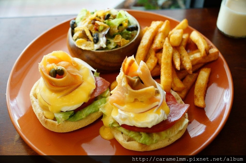 【台中西屯】拾陌 台中逢甲工業風早午餐 厚肥彈性煙燻鮭魚 拾取美好食材在陌生街道中凝聚溫度 逢甲/西屯區/櫻城五街