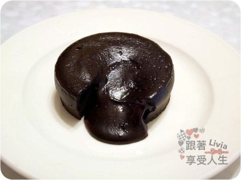 美食。點心│ 人氣團購美食 DiamondBear 鑽石熊 熔岩巧克力蛋糕 在家也能悠閒品嘗美味蛋糕 ❤跟著Livia享受人生❤