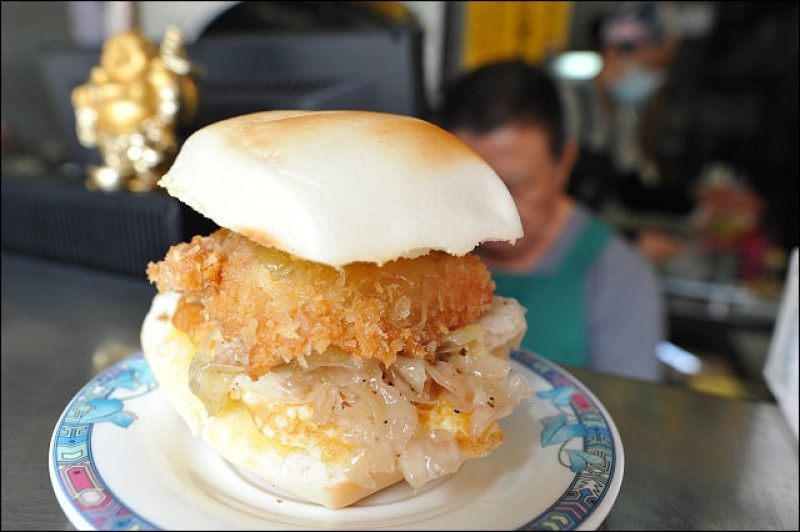 《嘉義住宿美食》新生早點峰炸豬排．蔡阿姨早餐店厚片．北楓彎豆冰．西市鱔魚麵．源興御香屋葡萄袖綠茶~嘉義兆品酒店周邊美食五連彈！