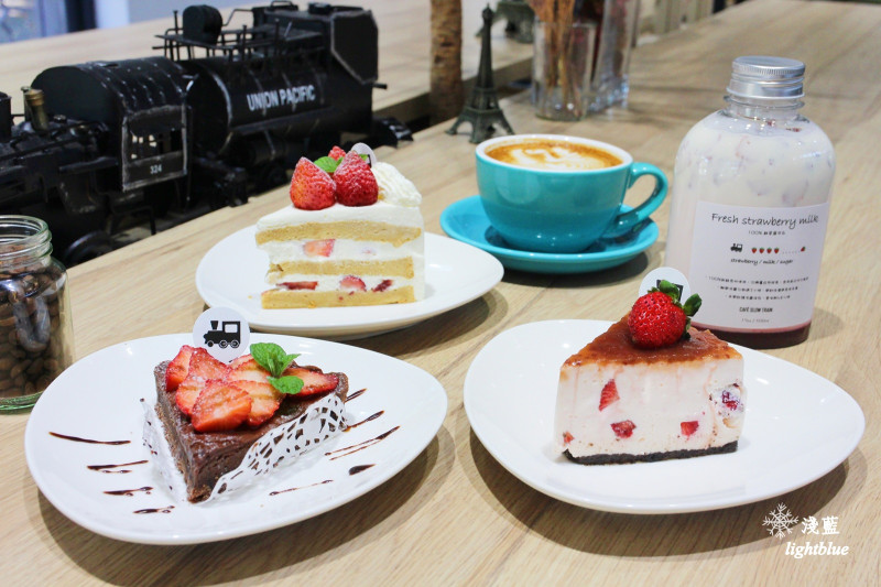 宜蘭火車站週邊美食：淺藍 × CAFÉ SLOW TRAIN～草莓季來襲！多款草莓甜點與粉嫩草莓牛奶