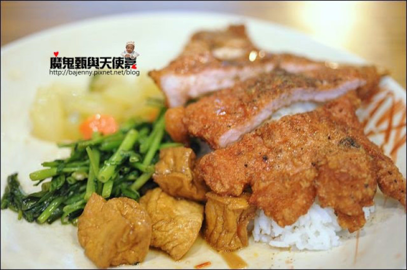 《捷運板南線/府中站美食》板橋後站排隊便當老店~金冠排骨便當