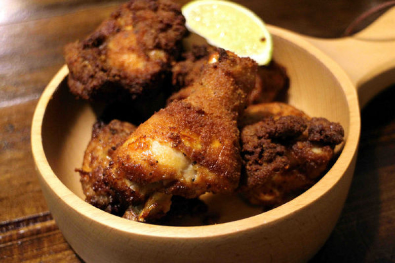 【台北市】西門美式餐廳漢堡炸雞讓人吮指回味-茉莉漢堡