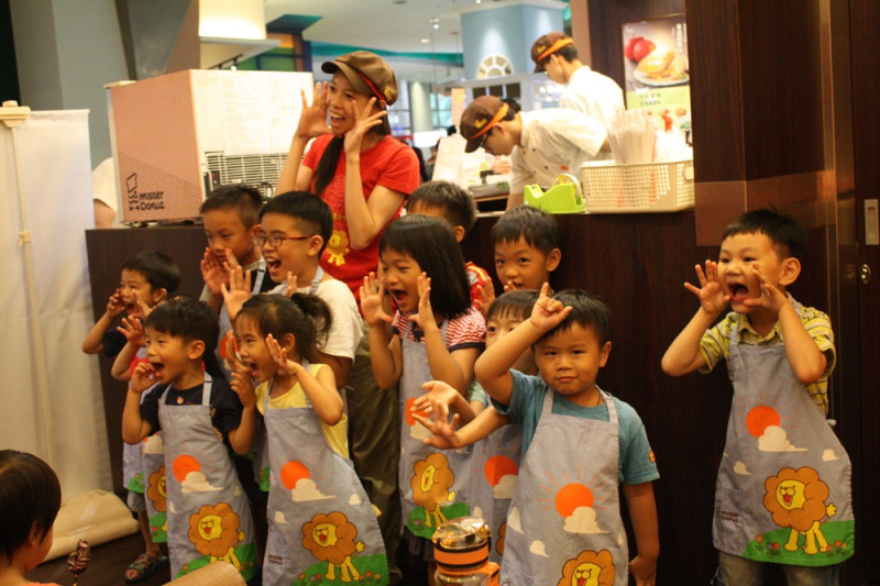假日來夢時代Mister Donut多拿滋甜甜圈體驗小小烘培師活動