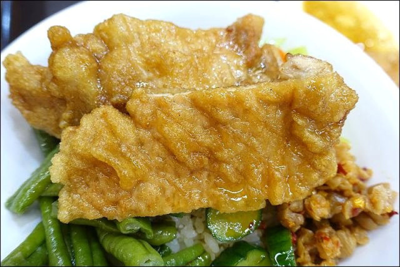 《小姑食記/捷運板南線/新埔站美食》板橋明記黃金雞腿王/寶島雞腿王~網友留言推薦的板橋好吃便當再一發！